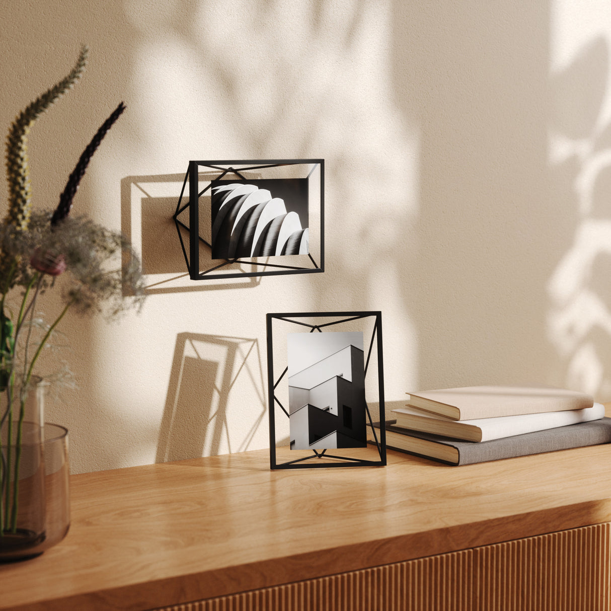Tabletop Frames | color: Black | size: 4x6" (10x15 cm) | Hover